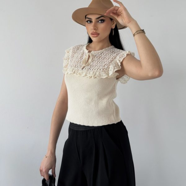 Dantel Brode Detaylı Triko Bluz
