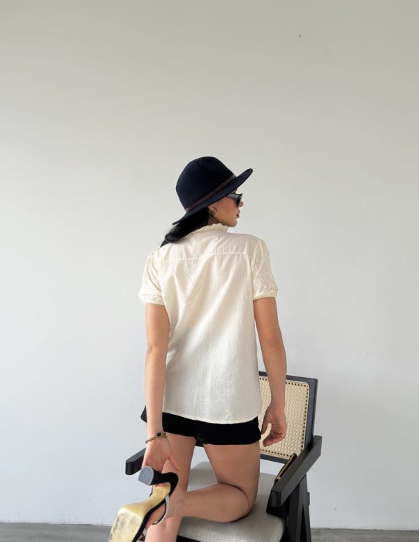 Kısa Kollu Vual Güpür Detaylı Bluz