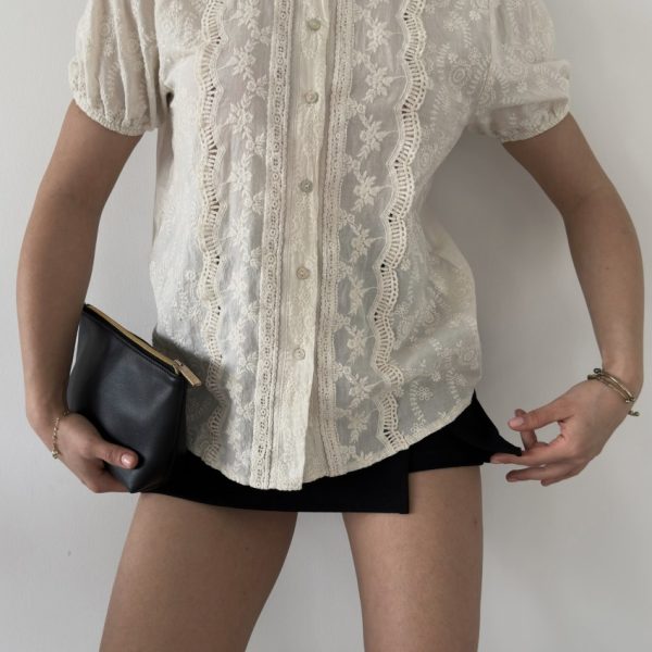 Kısa Kollu Vual Güpür Detaylı Bluz